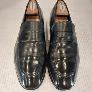 SALVATORE FERRAGAMO men's size 9 EE black loafer.